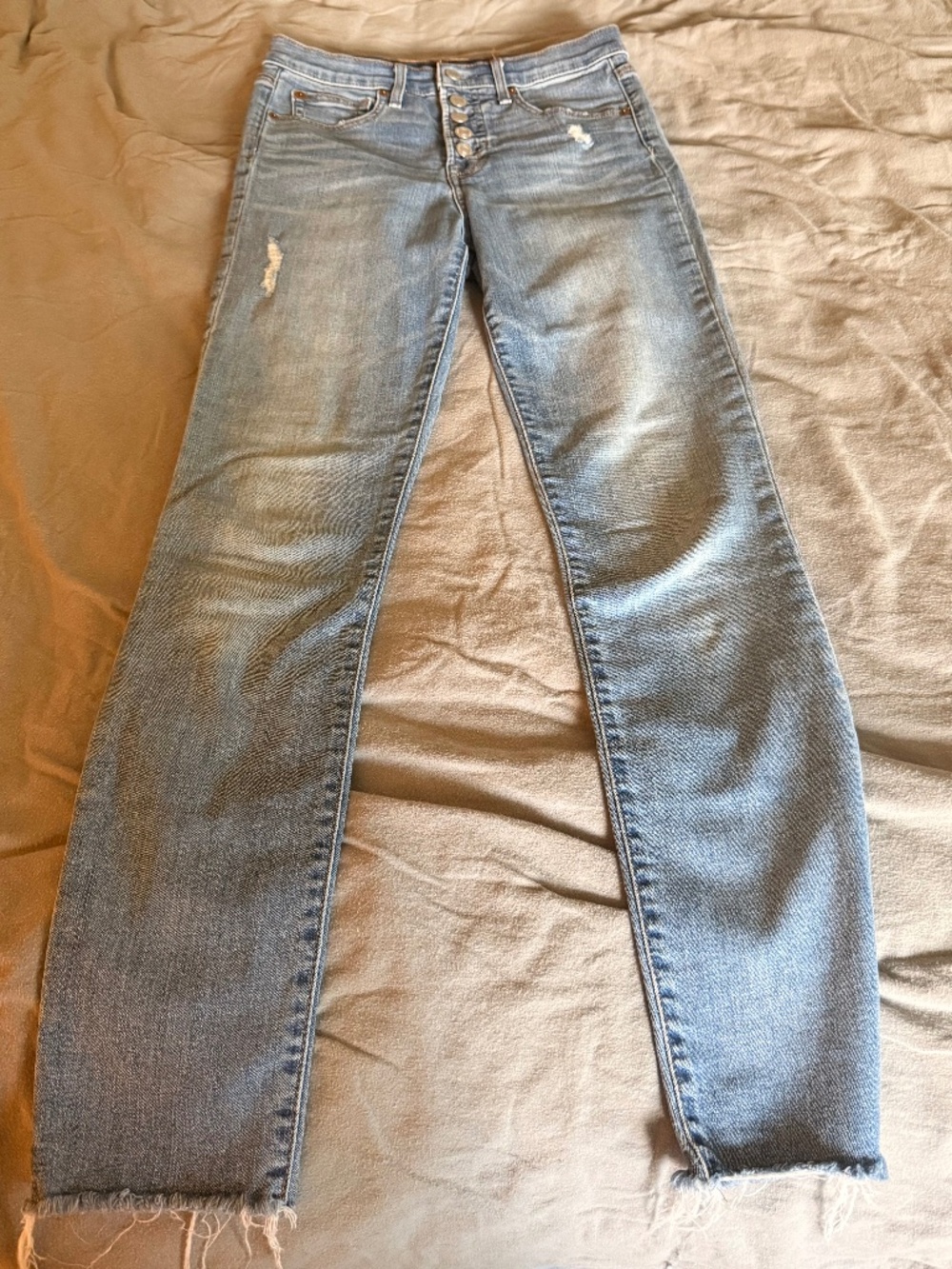 Distressed Skinny Ankle jeans